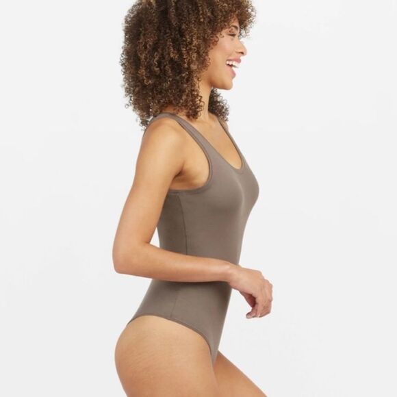 Spanx Pebble Grey Suit Yourself Scoop Neck Tank Bodysuit - Picture 3 of 9